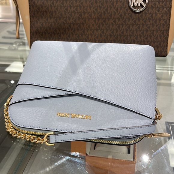 MICHAEL KORS
Jet Set Travel Medium Dome Crossbody Bag
Pale Blue 
NWT - Picture 8 of 16